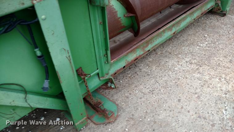 image for item DA4384 John Deere 653A row crop head