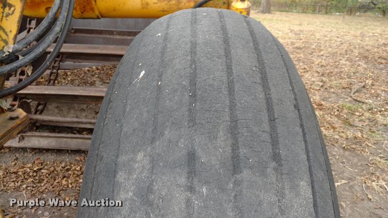 image for item DA4385 Hancock elevating scraper