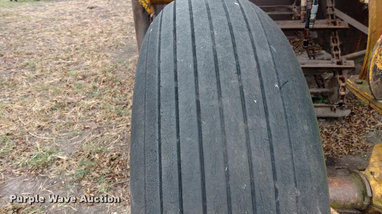 image for item DA4385 Hancock elevating scraper