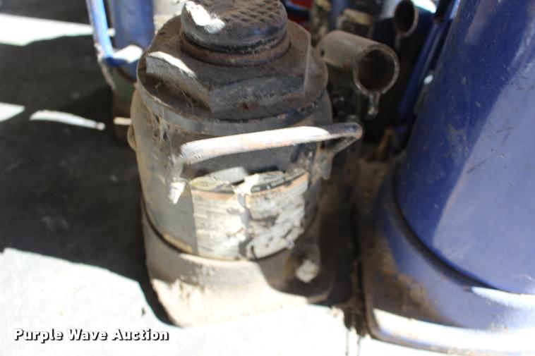image for item DA4471 (11) bottle jacks