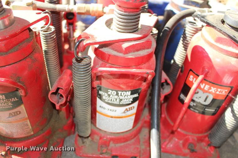 image for item DA4471 (11) bottle jacks