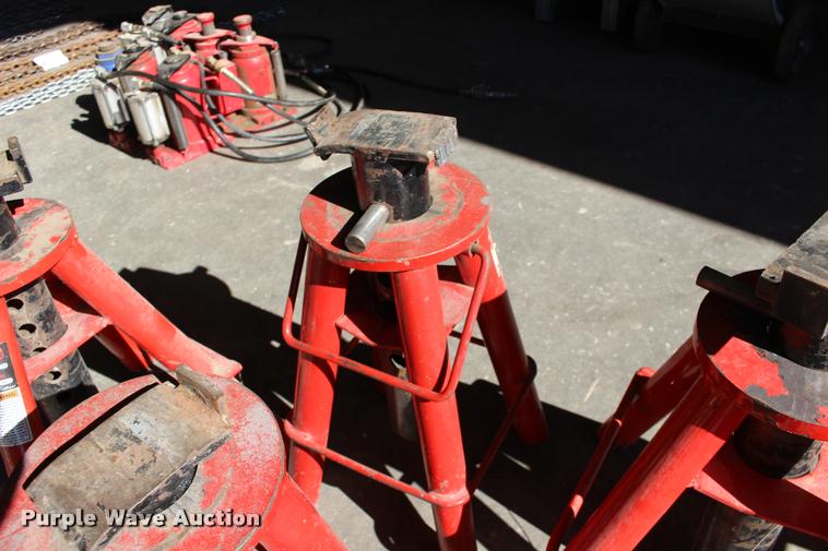 image for item DA4474 (8) jack stands