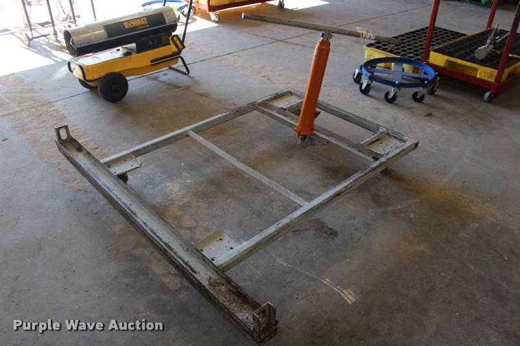 John Deere feederhouse stand in Pratt, KS Item DA4477 sold Purple Wave