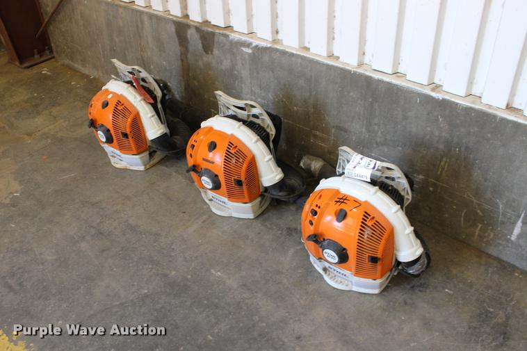 image for item DA4479 (3) Stihl BR600 backpack blowers