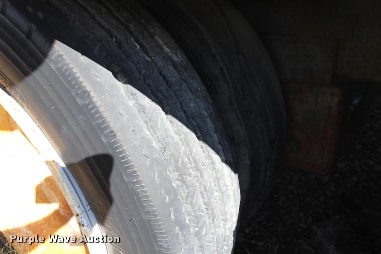 image for item DA4483 1994 Kentucky dry van trailer