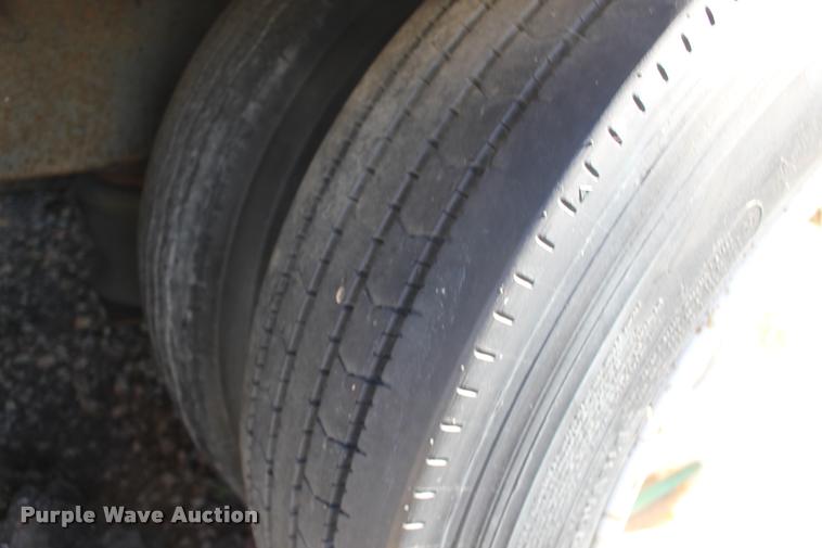 image for item DA4483 1994 Kentucky dry van trailer