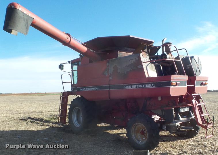 image for item DB3559 1989 Case IH 1660 combine