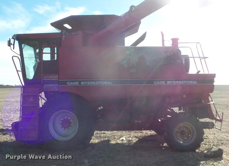 image for item DB3559 1989 Case IH 1660 combine