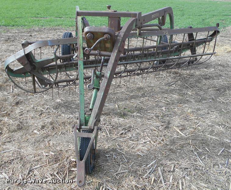 image for item DF9122 John Deere 851 hay rake