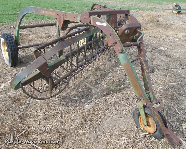 image for item DF9122 John Deere 851 hay rake