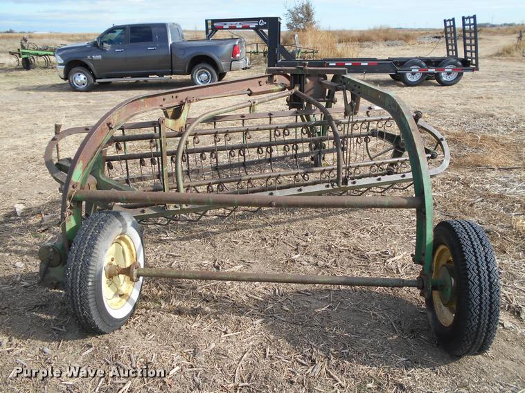 image for item DF9122 John Deere 851 hay rake