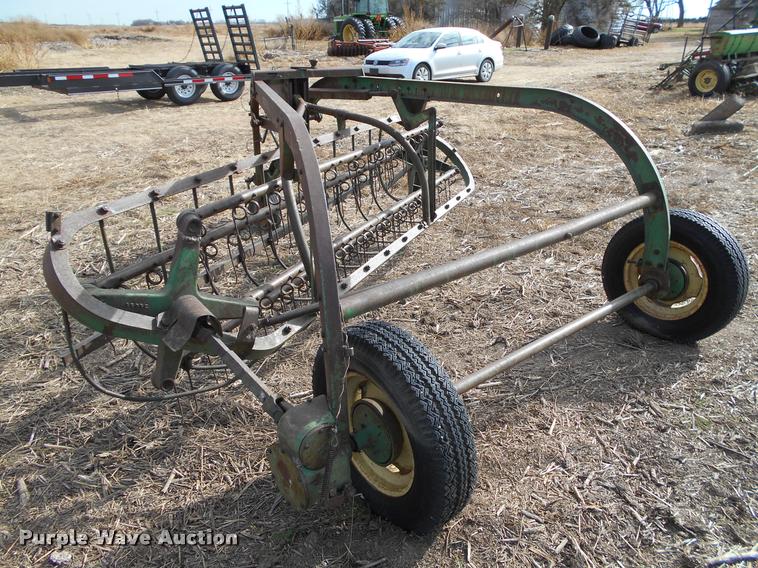 image for item DF9122 John Deere 851 hay rake