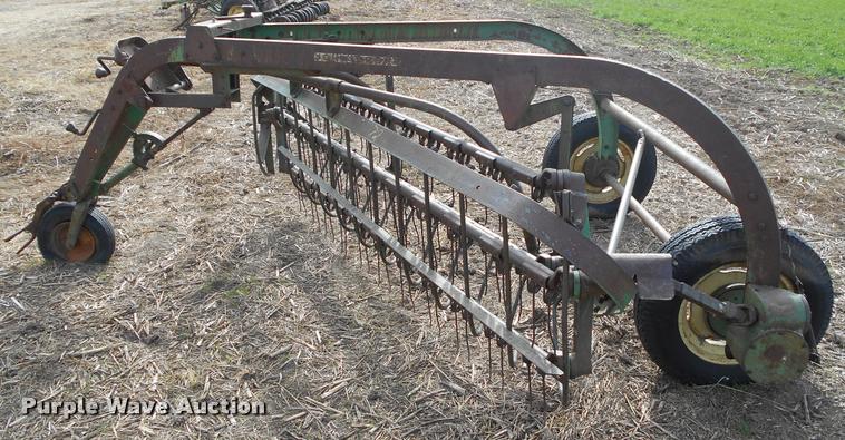 image for item DF9122 John Deere 851 hay rake