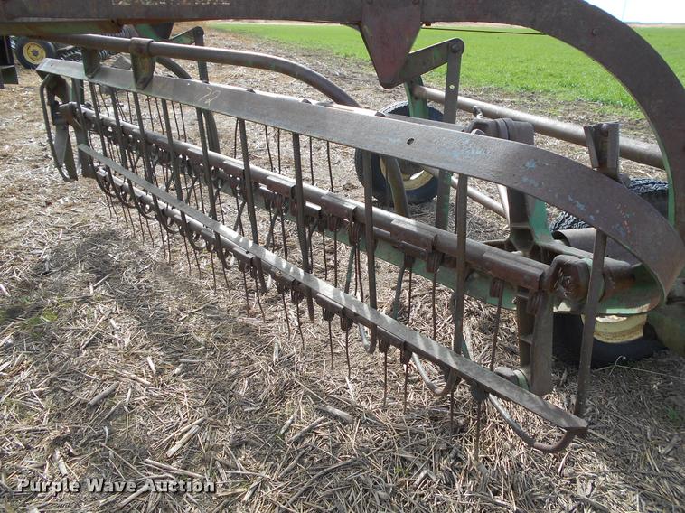 image for item DF9122 John Deere 851 hay rake