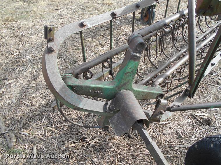 image for item DF9122 John Deere 851 hay rake
