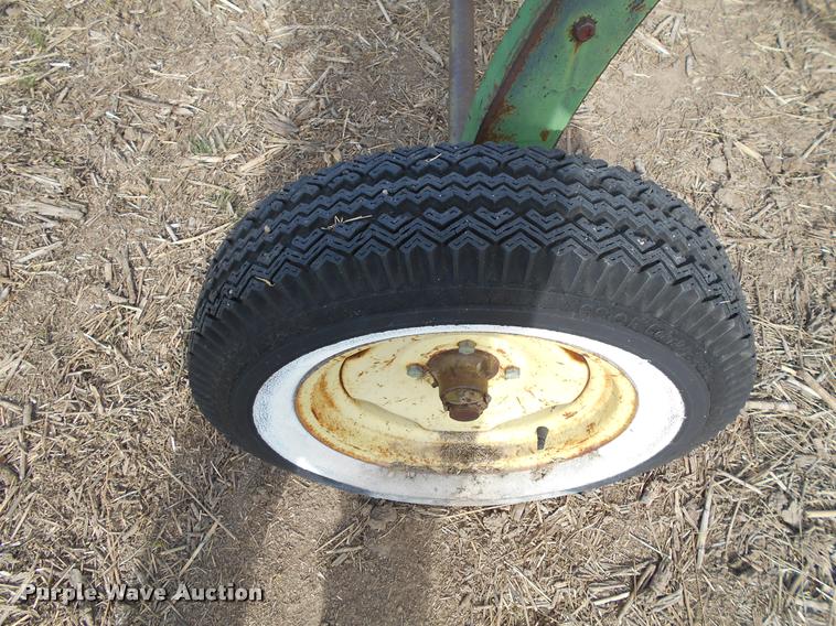 image for item DF9122 John Deere 851 hay rake