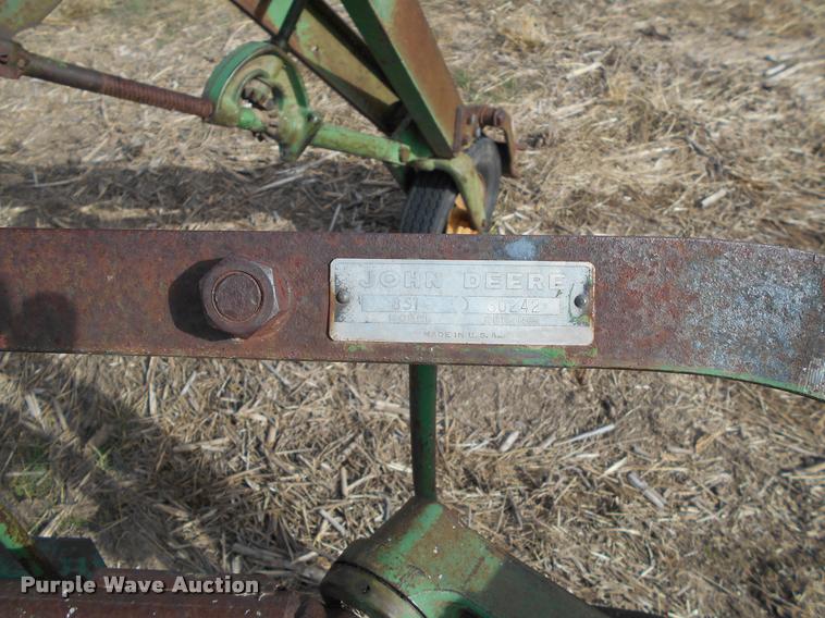 image for item DF9122 John Deere 851 hay rake