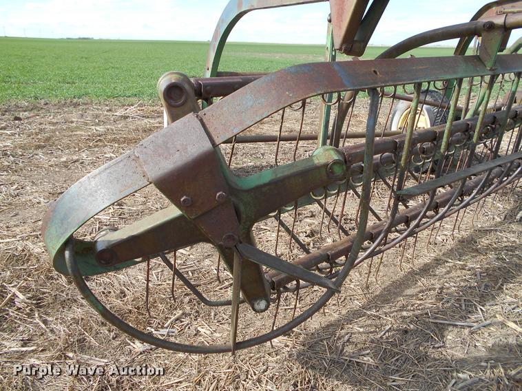 image for item DF9122 John Deere 851 hay rake