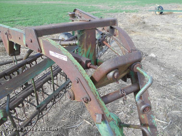 image for item DF9122 John Deere 851 hay rake