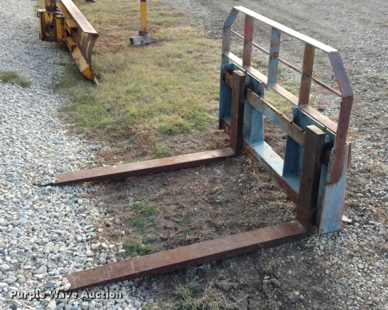 image for item F1522 MAH skid steer pallet forks