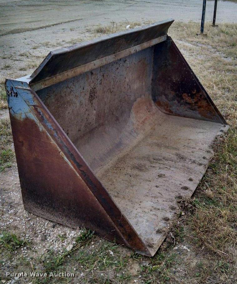 image for item F1576 Arrow telehandler bucket