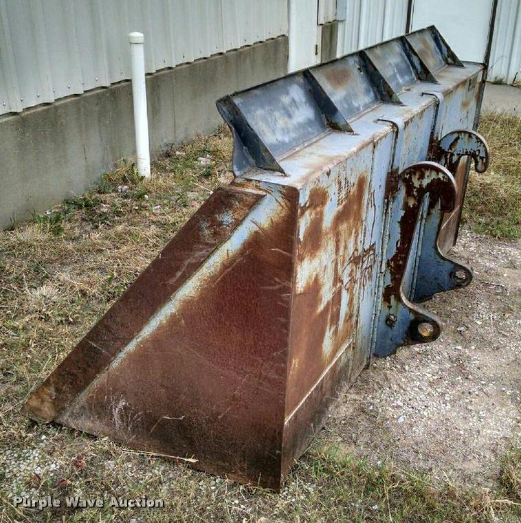 image for item F1576 Arrow telehandler bucket