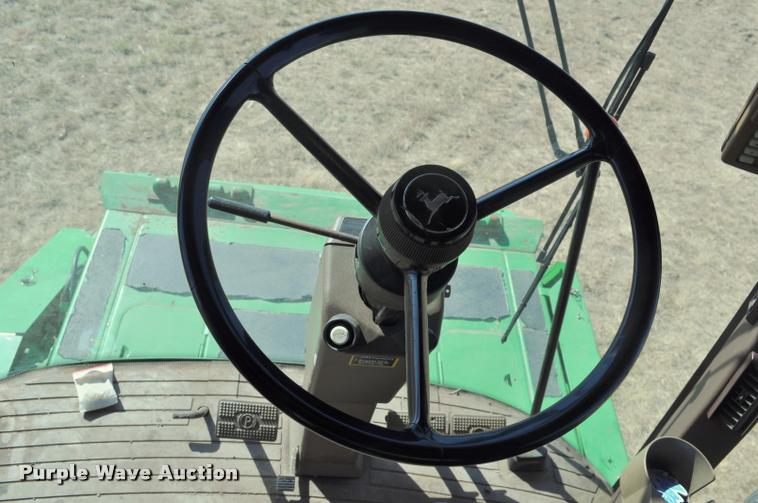 image for item G7498 1998 John Deere 9610 combine