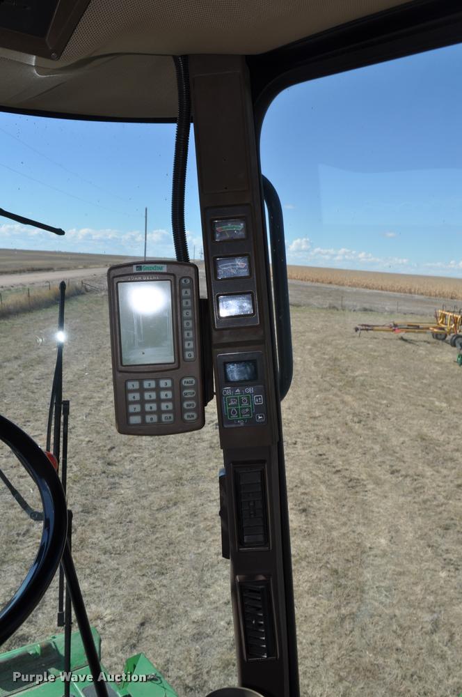 image for item G7498 1998 John Deere 9610 combine