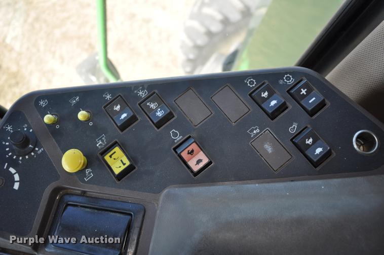 image for item G7498 1998 John Deere 9610 combine