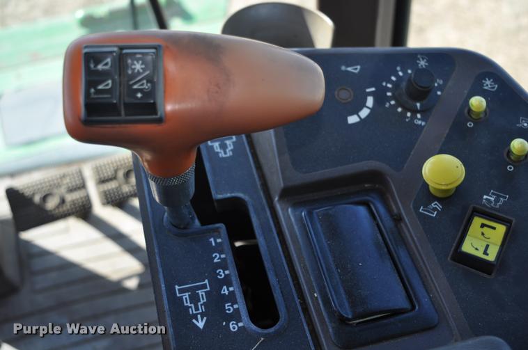 image for item G7498 1998 John Deere 9610 combine