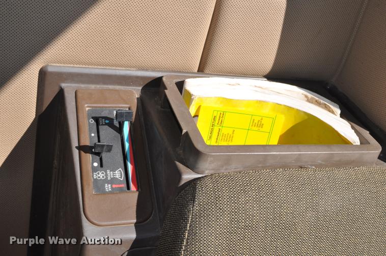 image for item G7498 1998 John Deere 9610 combine