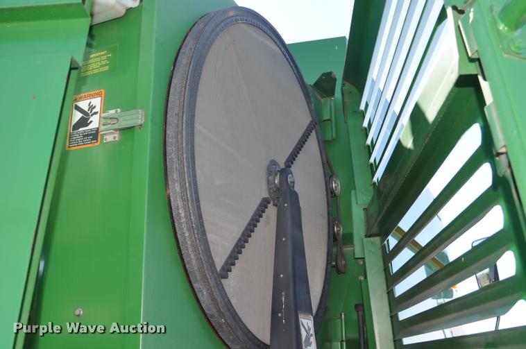 image for item G7498 1998 John Deere 9610 combine