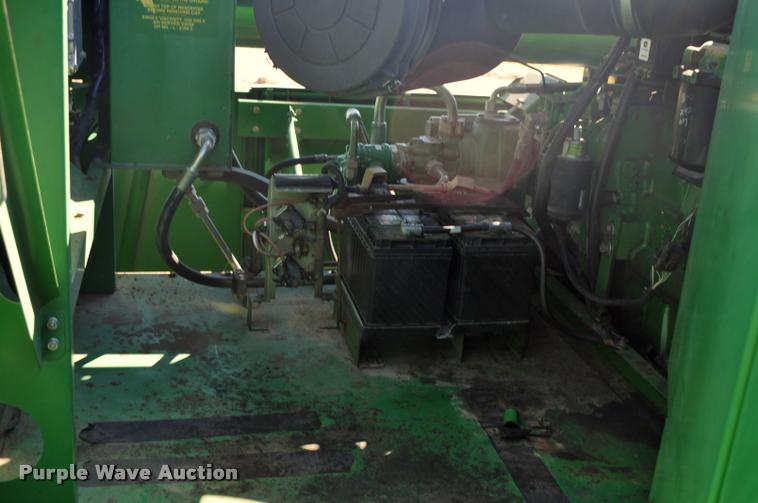 image for item G7498 1998 John Deere 9610 combine