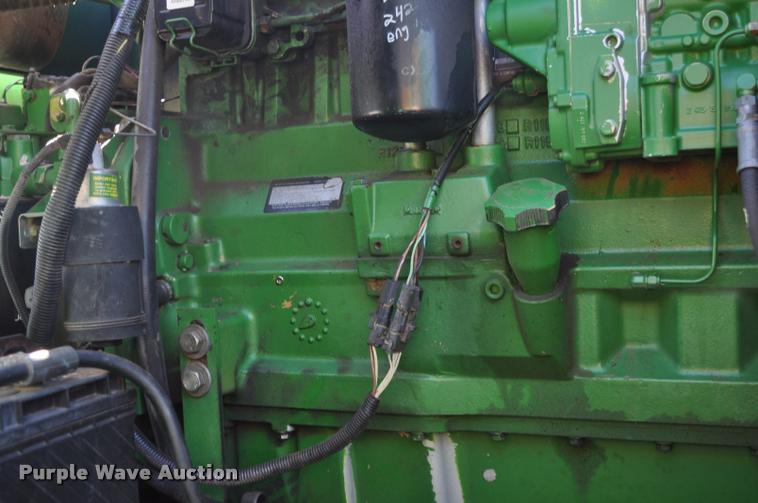 image for item G7498 1998 John Deere 9610 combine