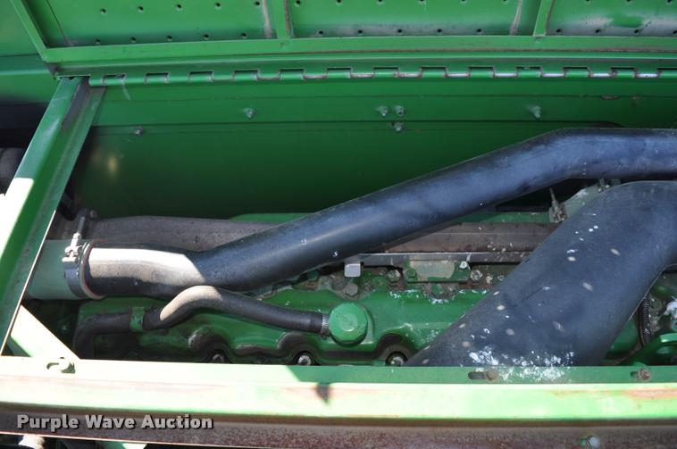 image for item G7498 1998 John Deere 9610 combine