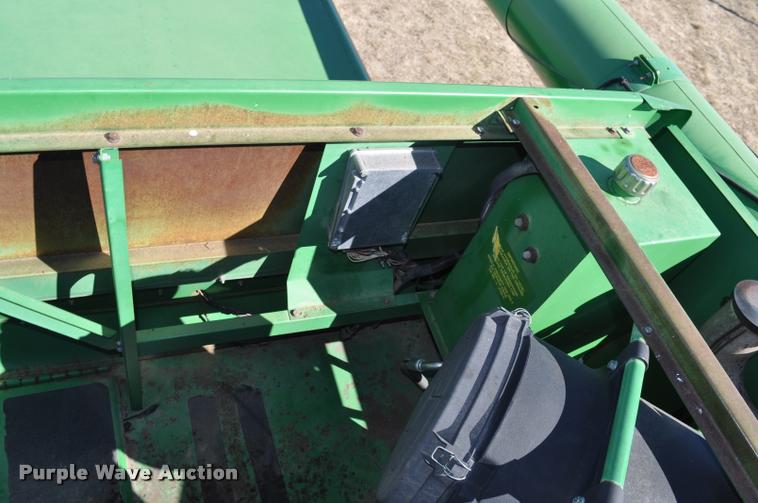 image for item G7498 1998 John Deere 9610 combine