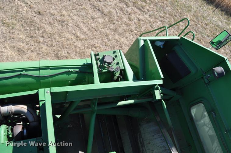 image for item G7498 1998 John Deere 9610 combine