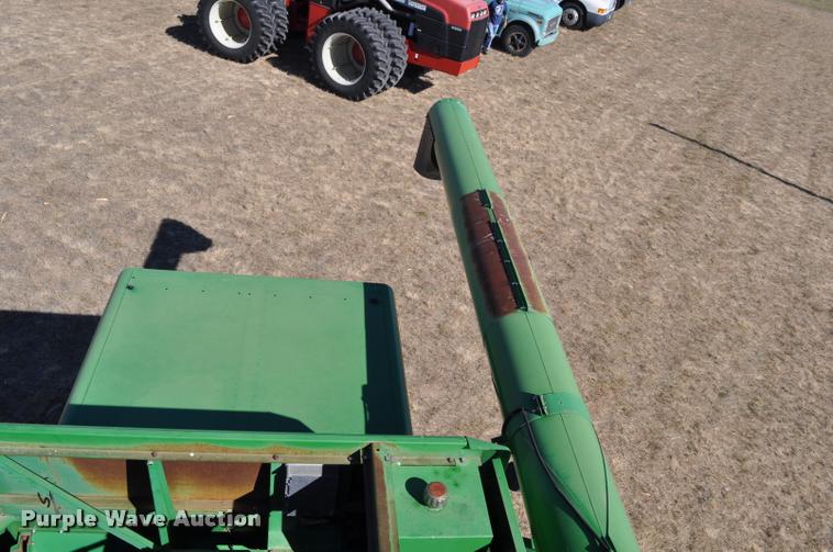 image for item G7498 1998 John Deere 9610 combine