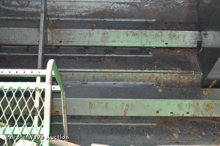 image for item G7498 1998 John Deere 9610 combine