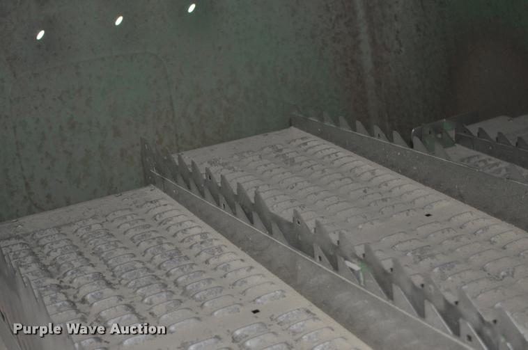 image for item G7498 1998 John Deere 9610 combine