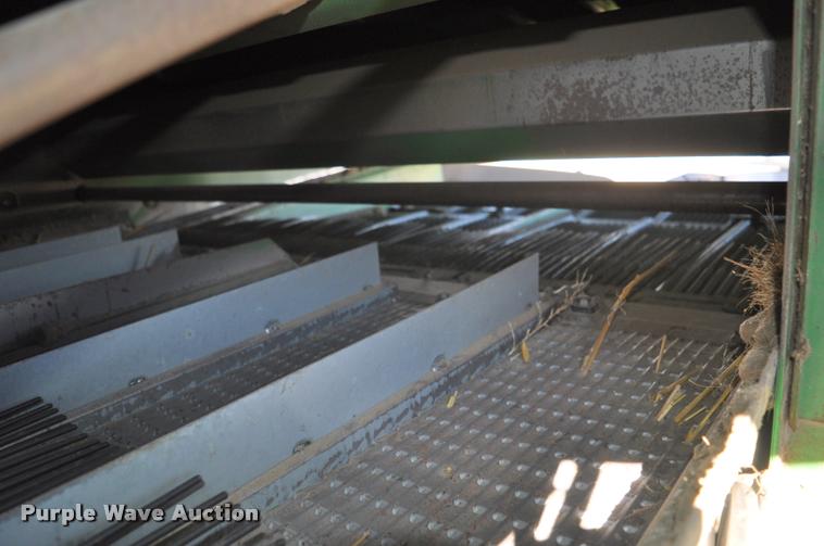 image for item G7498 1998 John Deere 9610 combine