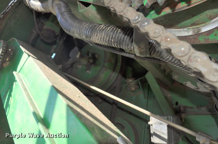 image for item G7498 1998 John Deere 9610 combine