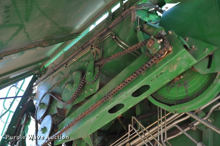 image for item G7498 1998 John Deere 9610 combine