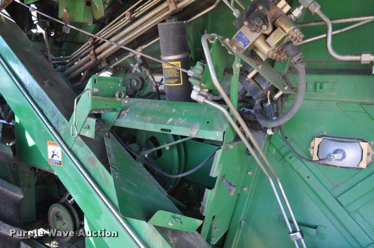 image for item G7498 1998 John Deere 9610 combine