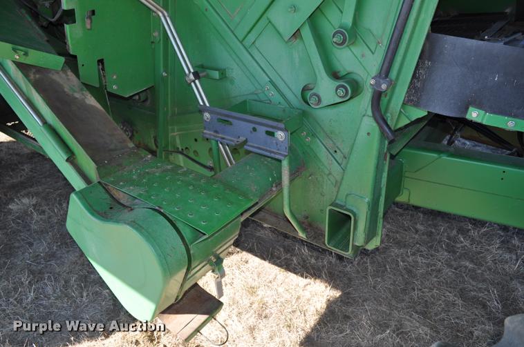 image for item G7498 1998 John Deere 9610 combine