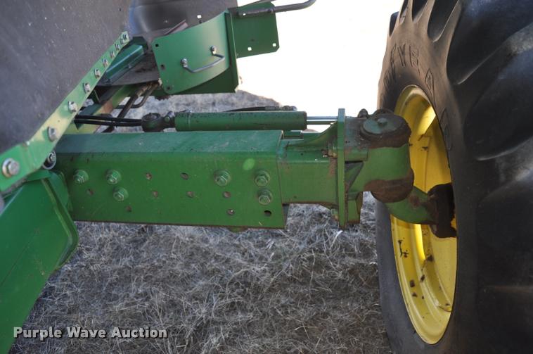 image for item G7498 1998 John Deere 9610 combine