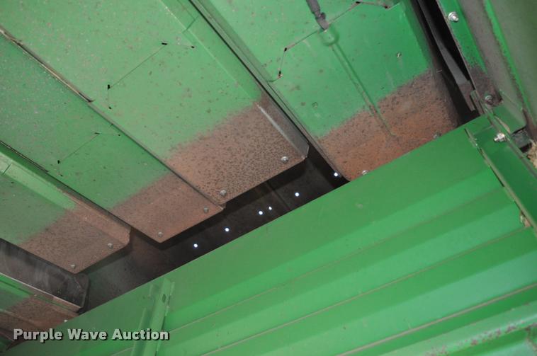 image for item G7498 1998 John Deere 9610 combine