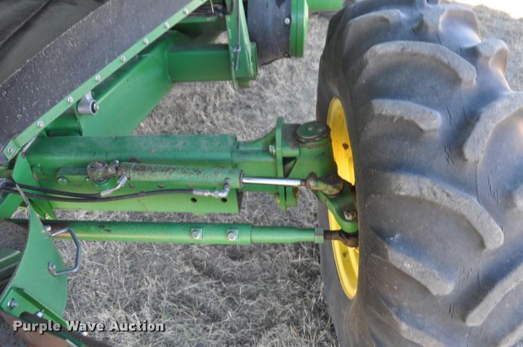 image for item G7498 1998 John Deere 9610 combine