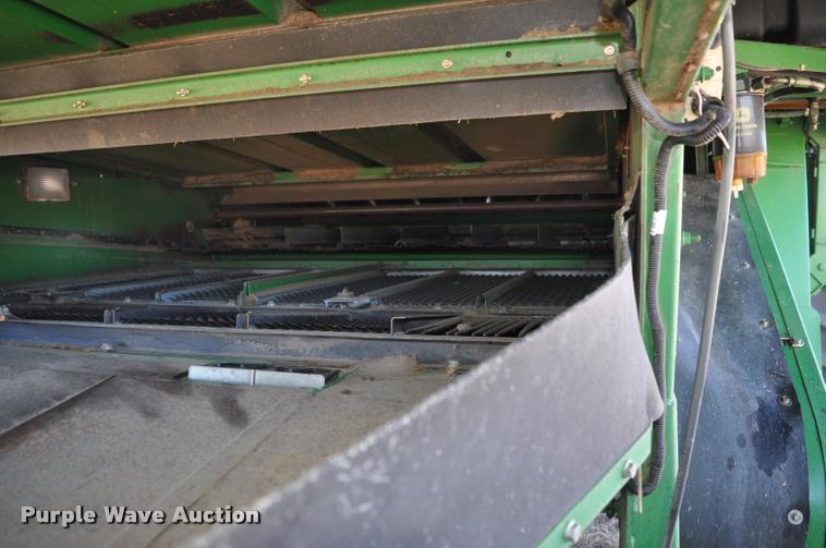 image for item G7498 1998 John Deere 9610 combine