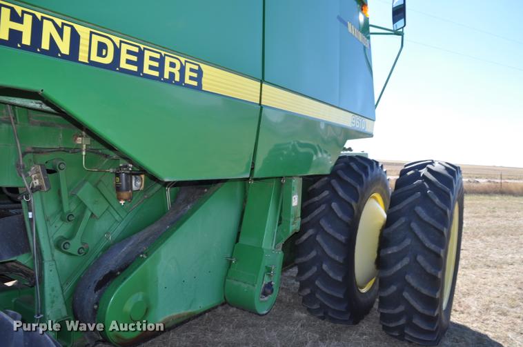 image for item G7498 1998 John Deere 9610 combine